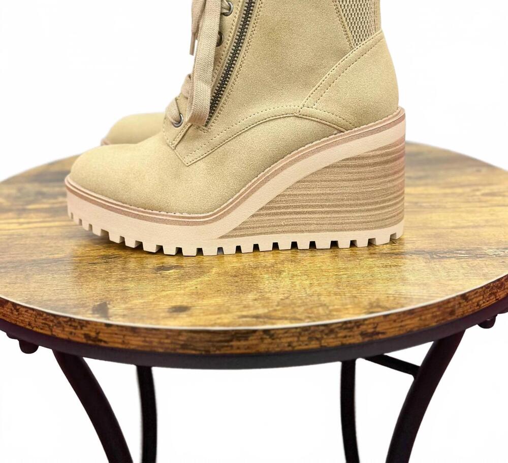 NEW MIA SHOES women's lace up wedge bootie in beige